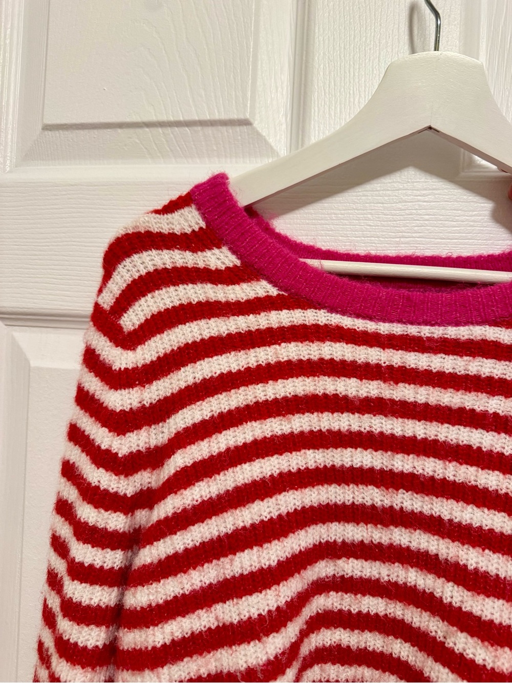 EUC - Super soft GAP Red and White Striped Sweater with Pink Crew Neck and Waist
